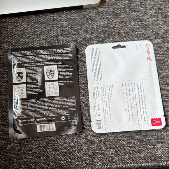 GLAMGLOW Bubblesheet Oxygenating Mask in Black - Picture 2 of 4